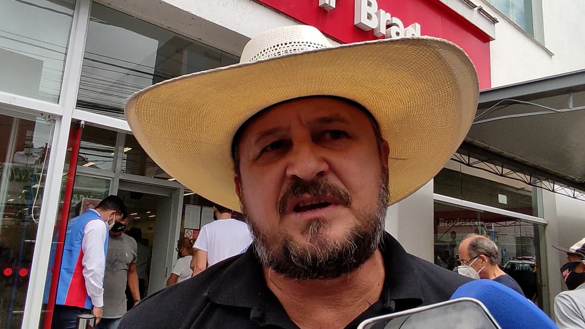 Segunda com carne: Pecuaristas fazem churrasco na porta do Bradesco