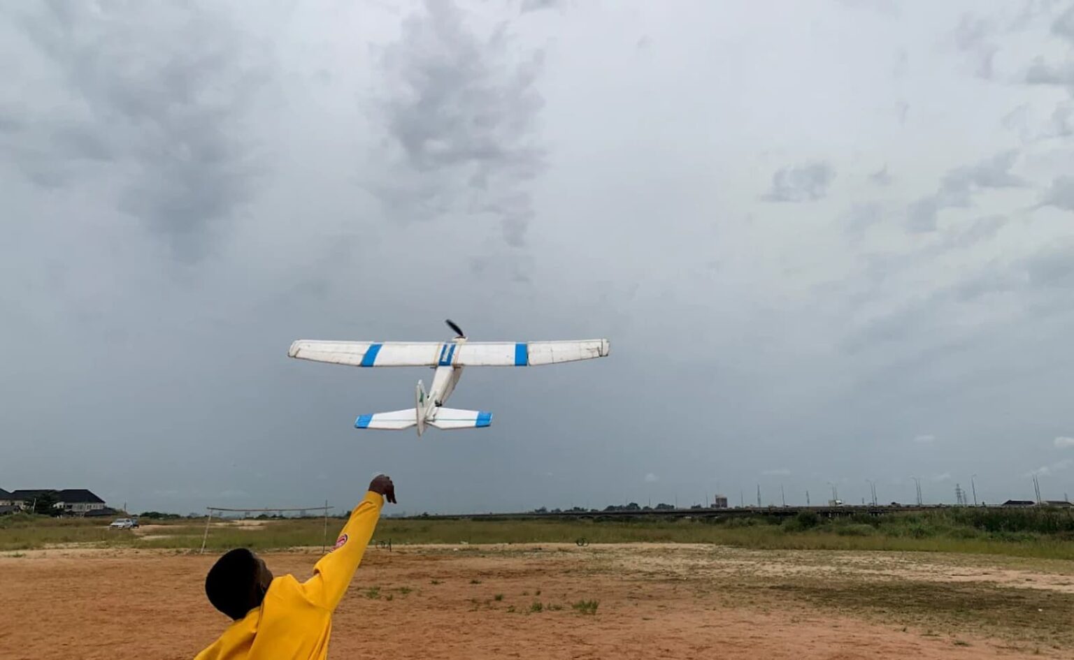 Aeromodelo A Partir Do Lixo