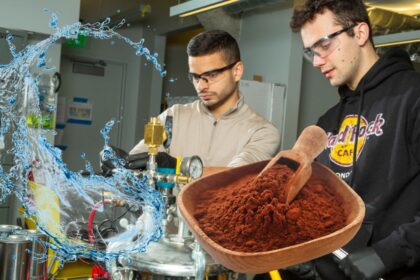 Com água do mar e pó de café, cientistas conseguem criar combustível de hidrogênio